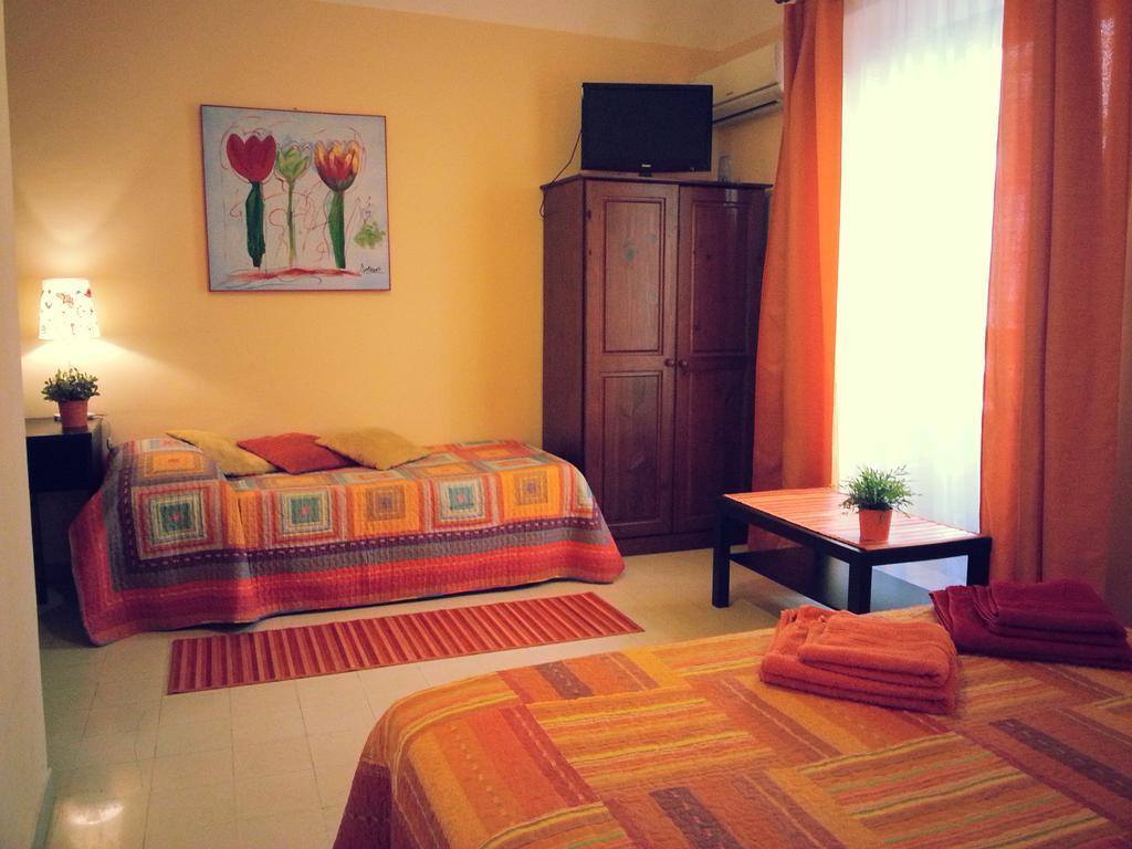 كاتانيا B&B Sunflower الغرفة الصورة