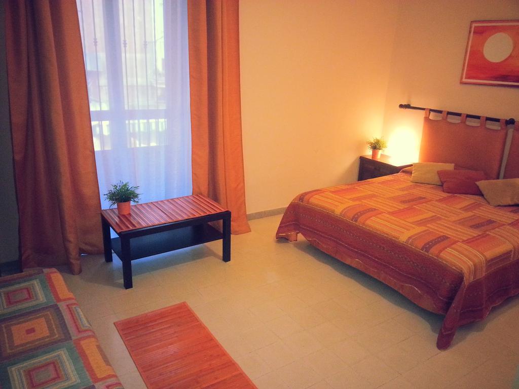 كاتانيا B&B Sunflower الغرفة الصورة